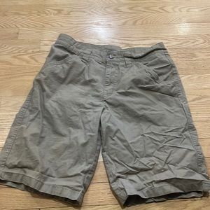 Columbia khaki cargo shorts